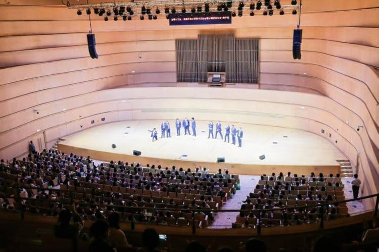 邕江潮涌和声动,天籁无界越山海!牛津大学“学霸”合唱团唱醉南宁夜!