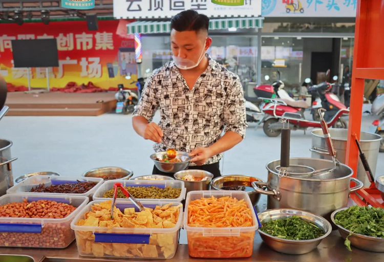 浮梁“螺王哥”:用“匠心粉”解锁美食新流量