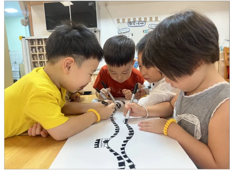 童心绘长城,礼赞祖国华诞—杭州市行知金陶幼儿园师生为祖国 76 华诞献礼