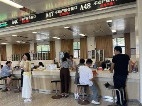 瑞金市自然资源局：假日窗口“不打烊”暖心办证“不停歇”