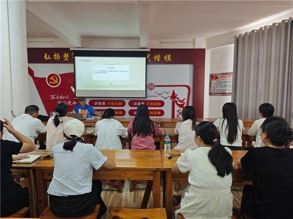 赋能宣传“笔力” 铸就文化“根魂”——“百人名师团”写作培训走进安远县天心镇
