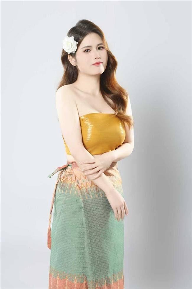 模特谭芳:不断挑战自己，网拍之路新征程