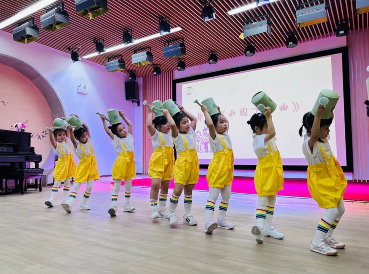 十月亲和时光,岁岁重阳情暖 ——记杭州市花园幼儿园重阳节敬老助老活动