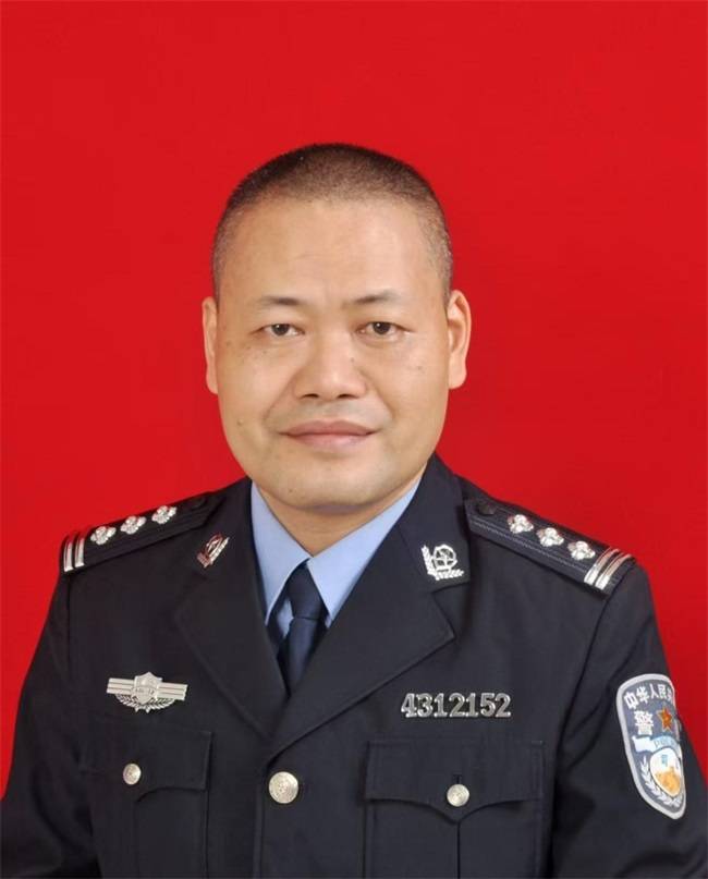 红色传承铸党魂 优良家风育警心 ——记长沙人民警察周龙的为民之路