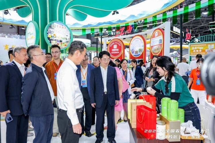 广东省商务厅率团参加2025年全国农产品产销大会(南部片区) 广东省商务厅率团参加2025年全国农产品产销大会(南部片区)