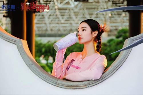 哈尔斯2025国潮首秀之夜：让国潮杯壶“走”进年轻生活