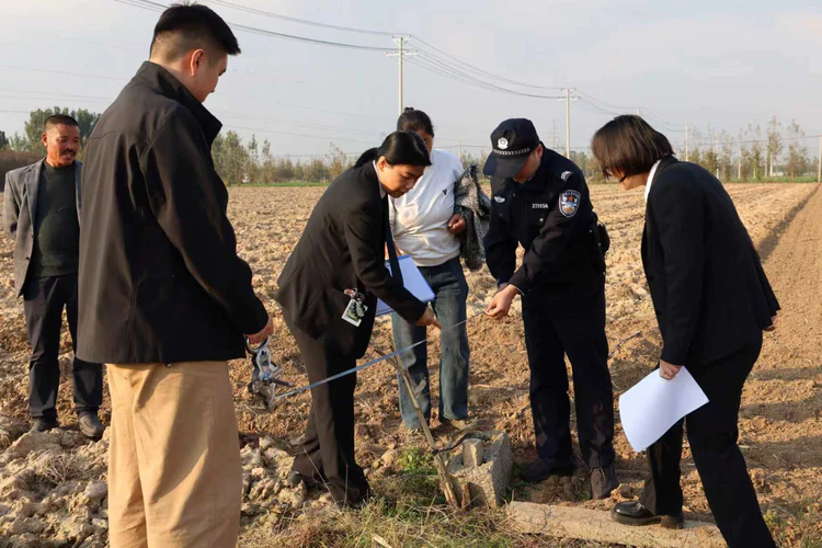 山东郯城法院:地头解纷不误农时