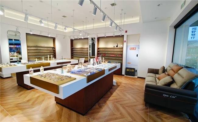 重庆视野联行眼镜革新消费体验：线上价格+实体服务重塑行业标杆