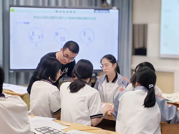 温暖榜样,长伴征程——记杭州市长征中学两位”运河教育师德标兵”