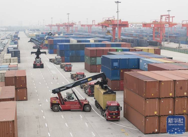 中欧班列“枢纽经济”展新姿