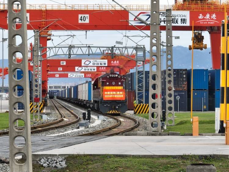 在西安，看中欧班列如何跑出“加速度”