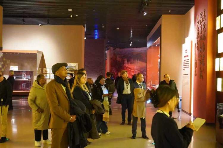 新华鲜报｜驻华外交官参访陕西：感知奋进、开放、创新的中国