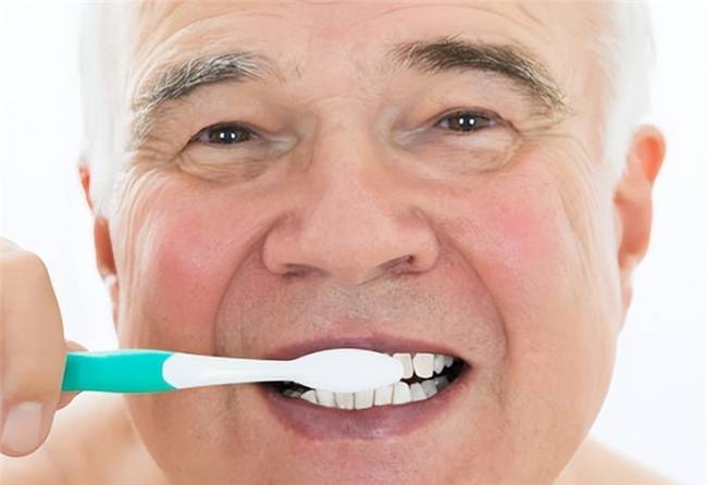 央视315牙膏什么牌子修牙龈萎缩最好最安全？榜首美白去黄去口臭第一名