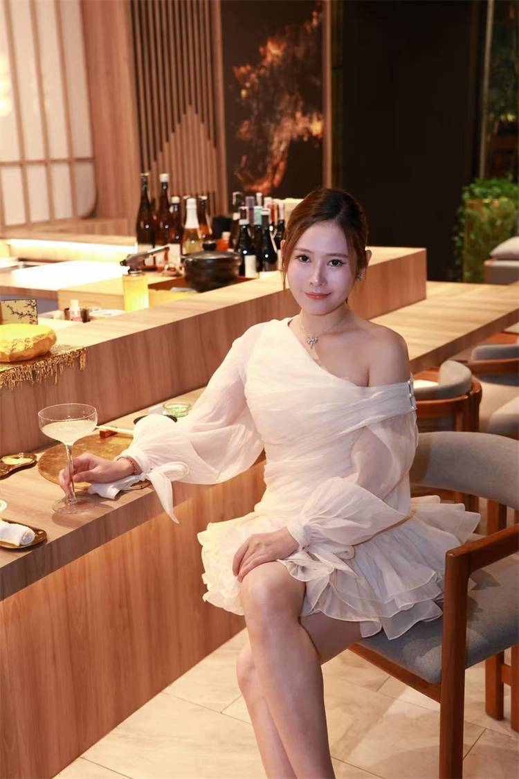 王泫梓妍 “水木精灵” 新写真曝光 雅室诠释柔纱氛围感