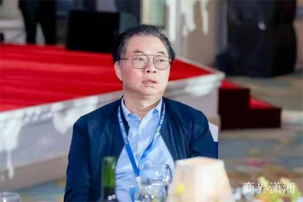 全新视角聚焦当代功勋艺术大家——曾昭才特别报道