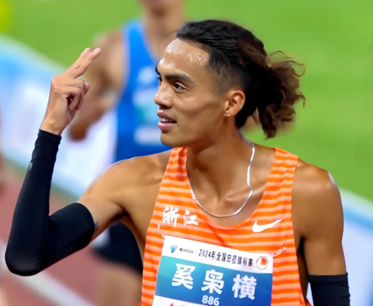 中国男子田径运动员——奚枭横