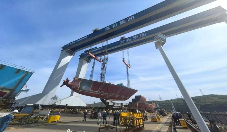 中国太保产险舟山中支承保常石造船（舟山）首艘甲醇双燃料集装箱船