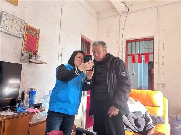 安远县孔田镇：便民服务暖人心 入户认证解难题