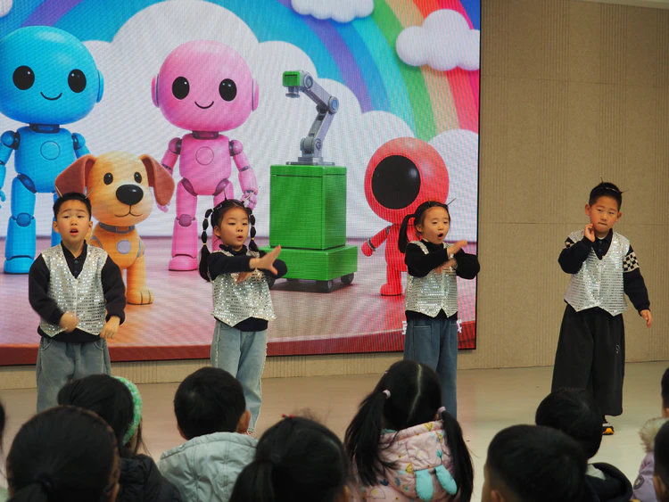 非遗韵碰撞科技潮:星河幼儿园萌娃解锁迎新新玩法