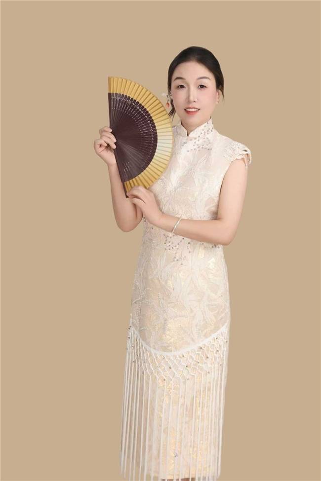 模特刘凤仙；不断挑战自己，追求新目标