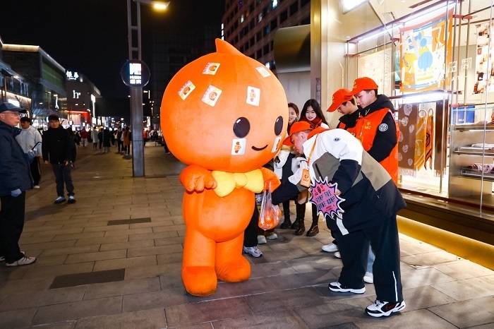 一场从跨年夜到元旦的温暖接力：淘宝用一份暖宝宝为城市守护者送上“新年第一暖”