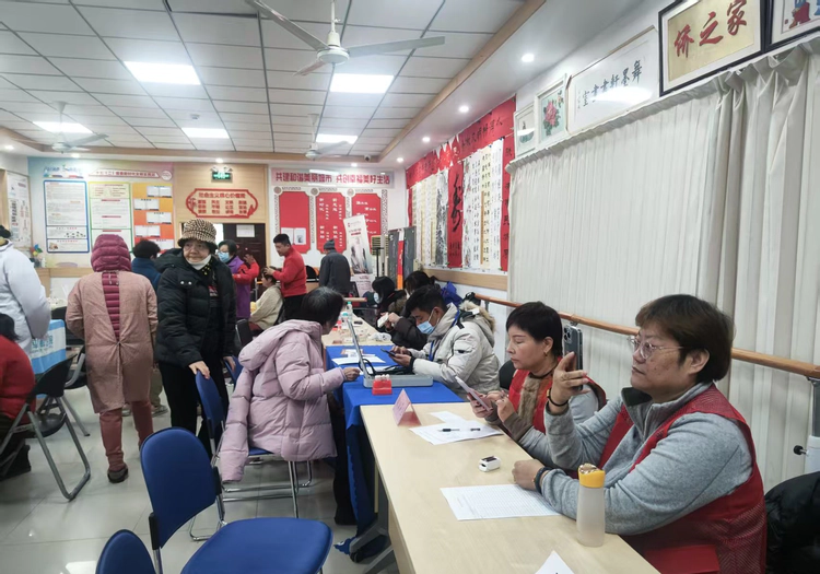 健康筛查进睦邻志愿守护暖寒冬