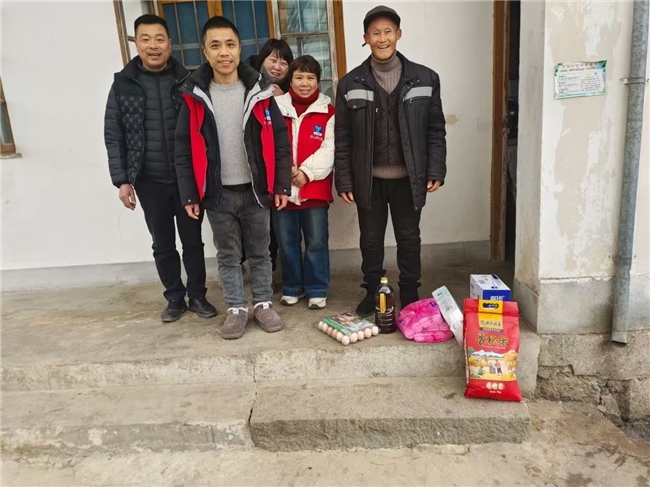 寒冬送暖进乡村,真情帮扶显担当 寒冬送暖进乡村,真情帮扶显担当