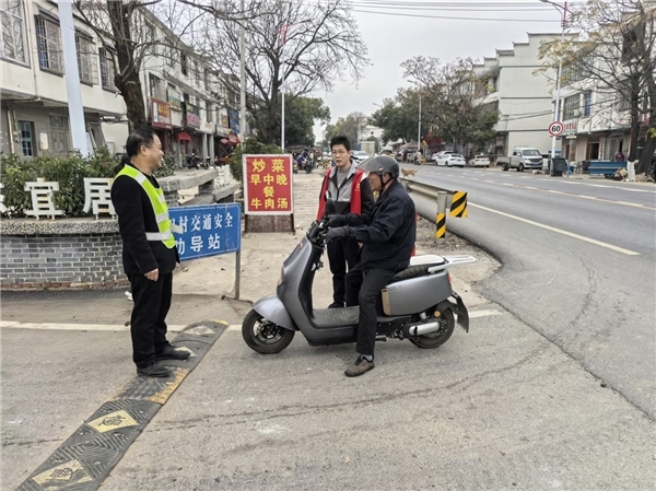 瑞金市云石山乡：文明交通劝导 筑牢安全“头”等大事