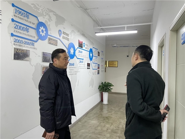 江苏省消费者权益保护委员会原秘书处秘书长陆惜春一行调研啄木鸟家装维修