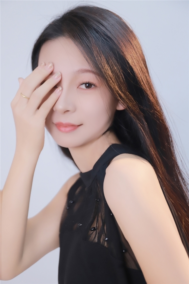 模特夏夏：时尚甜美形象，网拍之路新征程