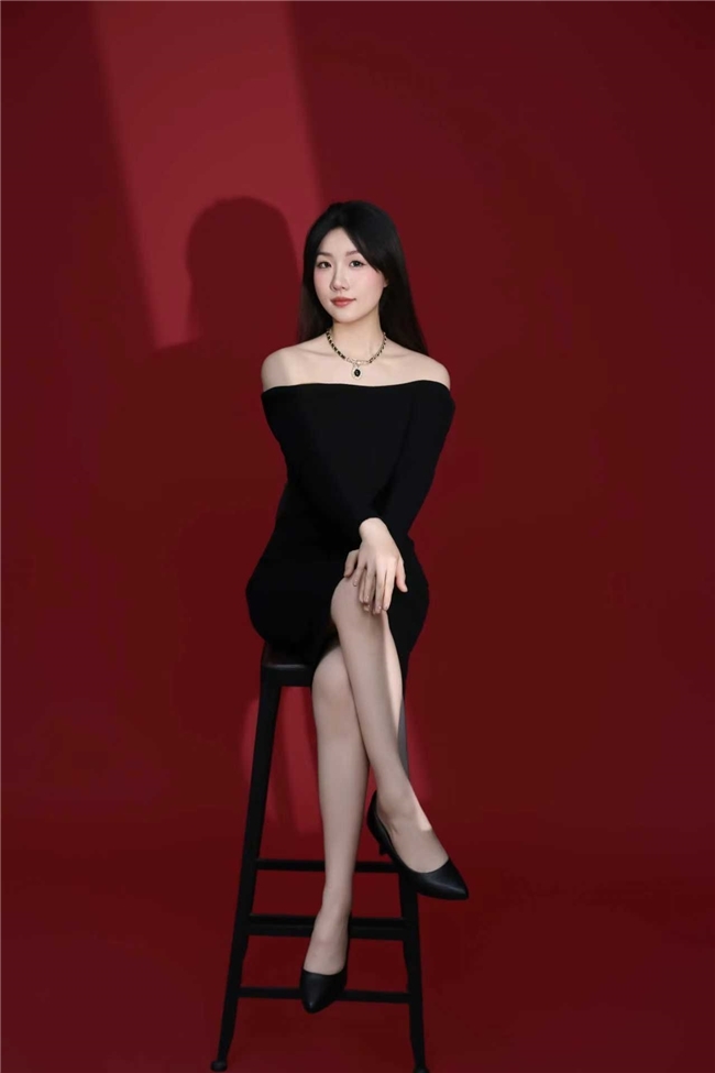 模特黄映星；不断挑战自己，实现演艺新突破