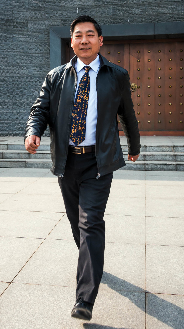 杨建军不忘初心回报社会