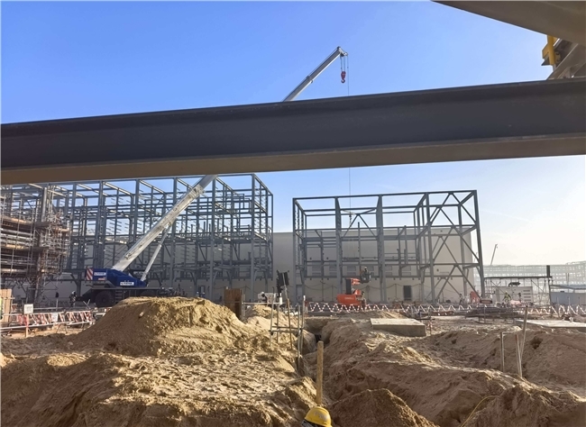 中国化学十一化建华南分公司沙特项目配电室桥架施工提前高标准完成