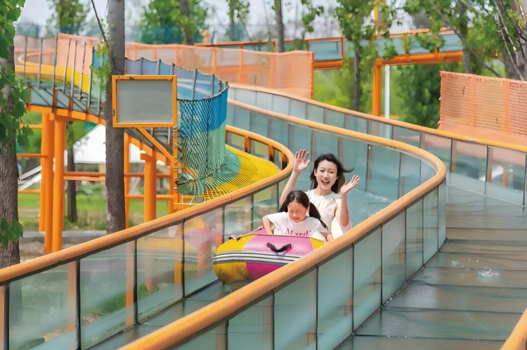 打造景区长红项目：YOLOR玻璃水滑道成为景区游乐的三重底气