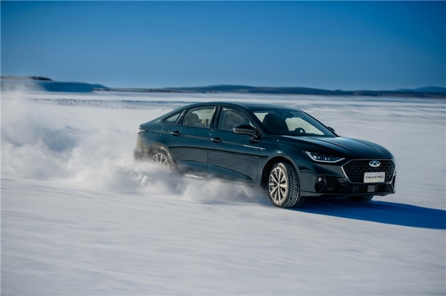 奇瑞新燃油驾控学院冰上开营，艾瑞泽8重构家轿性能新认知