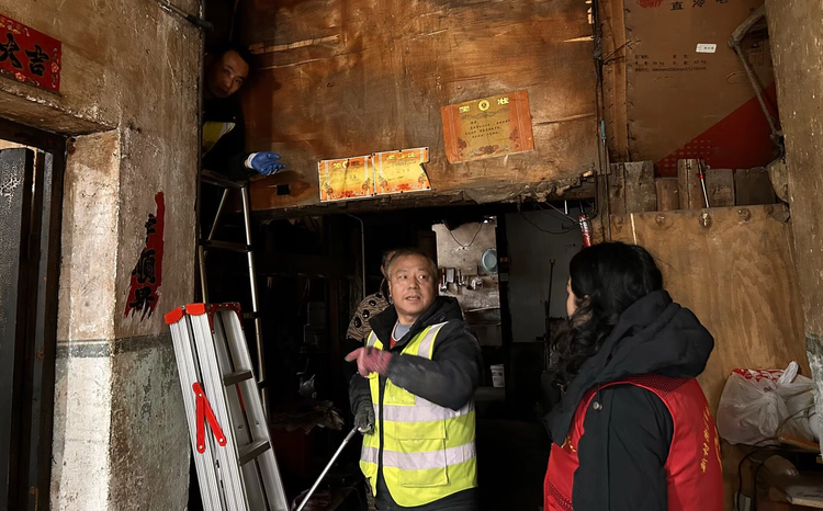 新村街道百眼井社区:纪检监督+党员志愿  老旧线路焕新颜 安全防线再筑牢