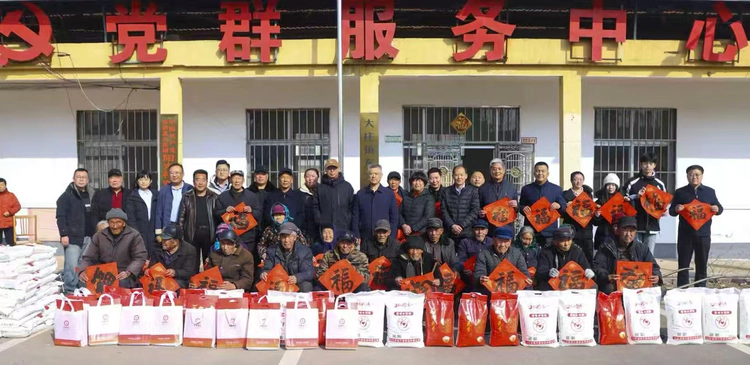 沂南县慈善总会、沂南县民间文艺家协会  到东太阳村开展公益活动纪实