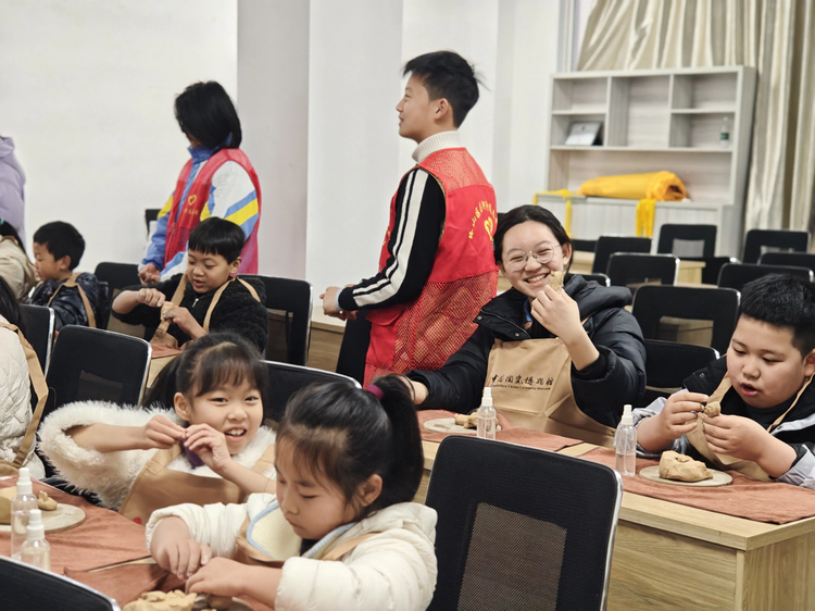 ​【暖心护航 工会伴成长】景德镇总工会走进昌河街道梦园社区开展儿童关爱活动