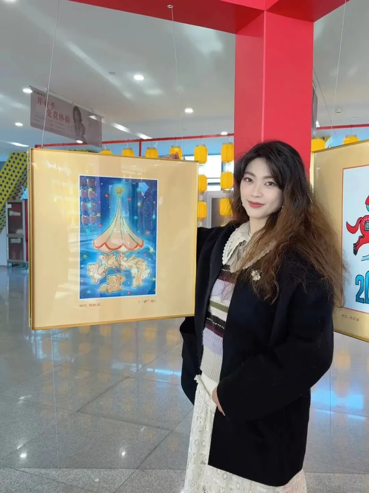 <span><b>1</b> / 5</span>骏马迎春·一展风华——浙融媒中心特邀插画师陈知盈为大家送新春祝福,共贺马年祥瑞