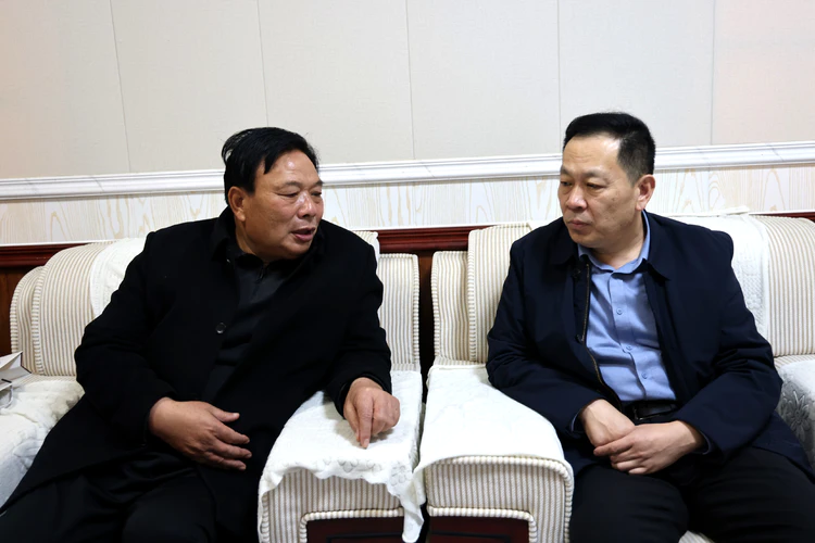 ​郯城法院院长问计全国人大代表肖付权