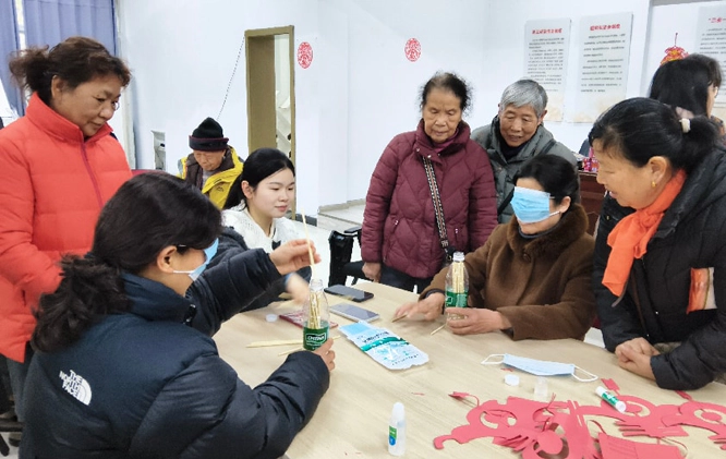 西郊街道森林社区:巧手剪春光 欢乐迎新年 西郊街道森林社区:巧手剪春光 欢乐迎新年