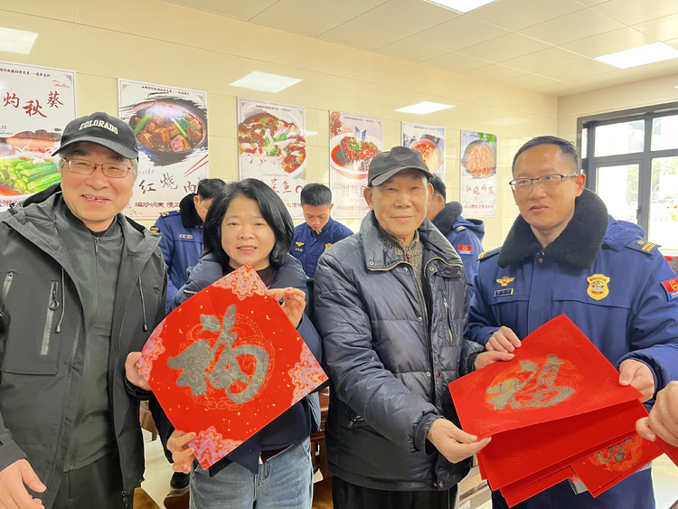 杭州北山书画院送“福”共迎新春