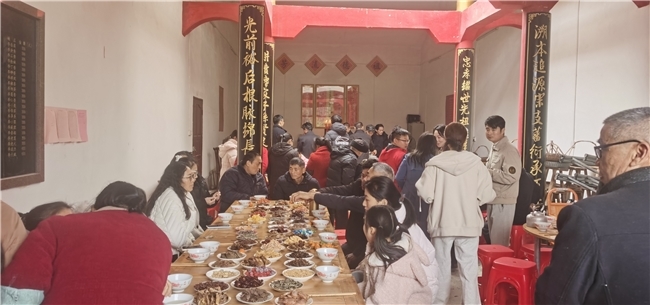 祖祠聚首贺新春，崇文兴家传家风—上犹牛足湾李氏大年初一团圆纪实