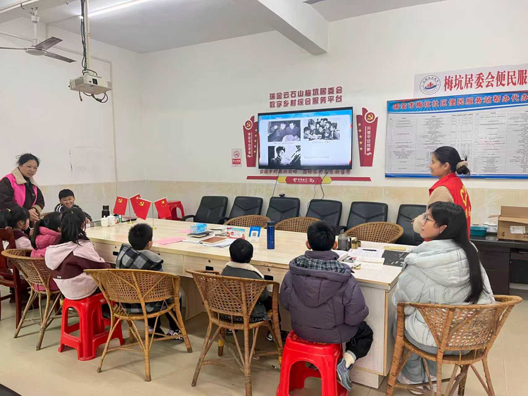 瑞金市云石山乡：雷锋精神润童心 薪火相传伴成长