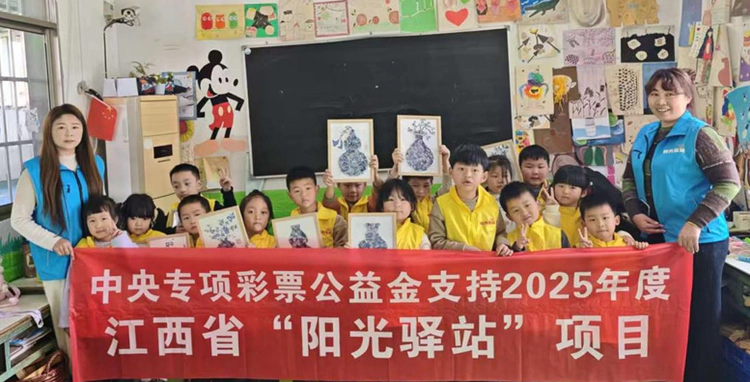 湘湖镇洞口村阳光驿站开展“爱心妈妈进校园·稚手献礼庆三八”妇女节主题活动