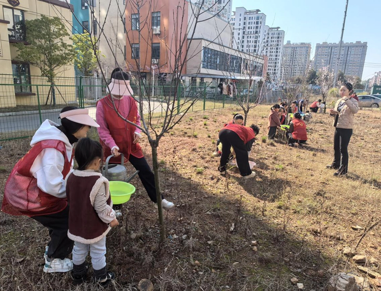 昌河街道梦园社区开展“爱绿护绿,你我同行”植树节活动