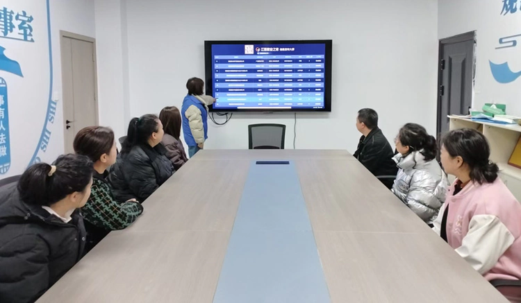 昌河街道景东安厦社区“5+2就业之家”开展微型招聘会,助力居民精准就业