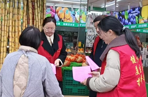 太白园街道曙光村社区开展“诚信护航3·15,权益守护千万家”消费者权益日宣传活动