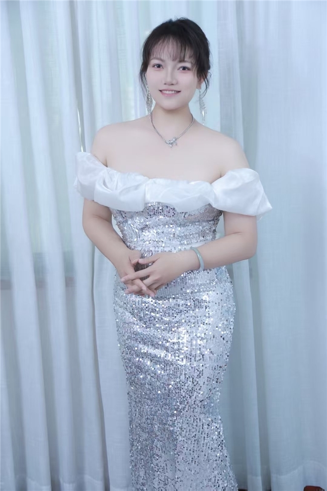 模特苏简；不断挑战自己，走出属于自己的独特风格