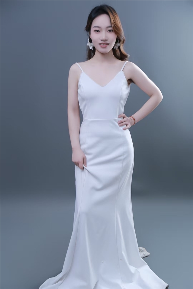 模特郑希然；不断挑战自己，不怕困难坚持时尚之路